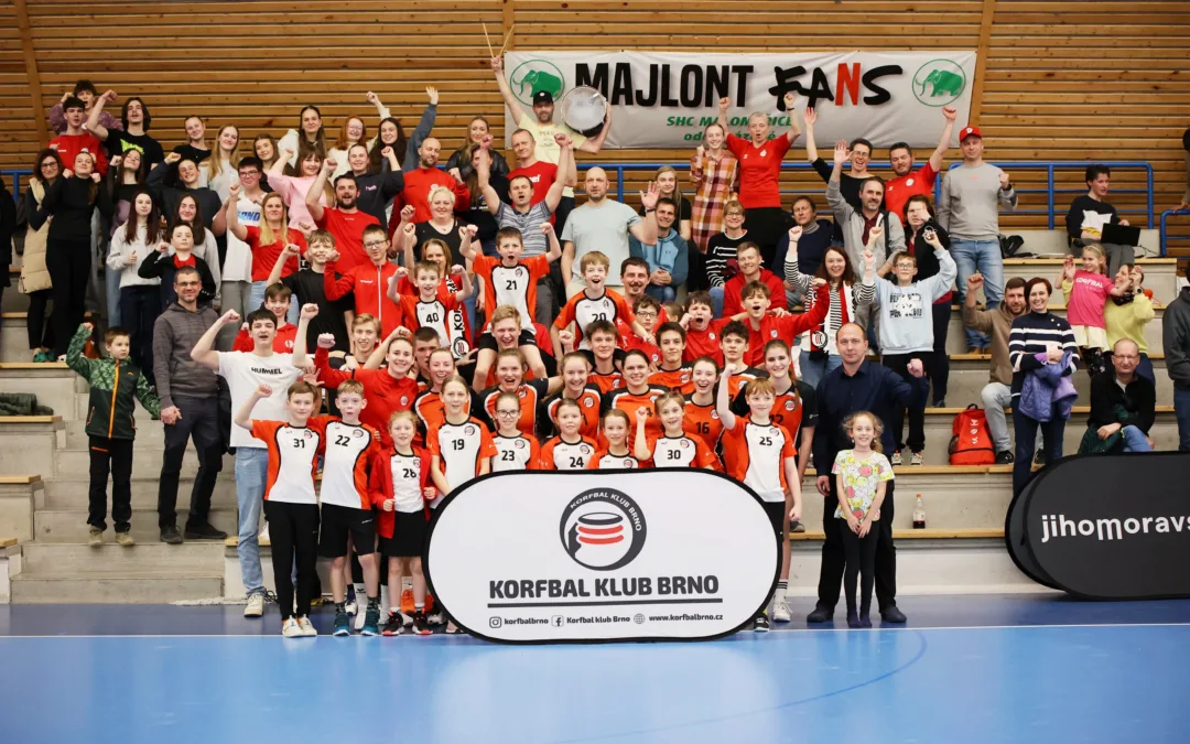 Brno před zaplněnou halou zvládlo první semifinále proti Znojmu